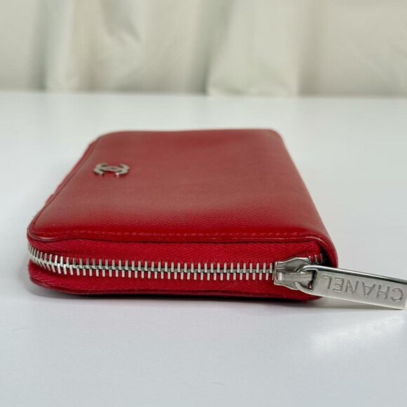 Chanel Red Leather CC Logo Wallet - Elegant Classic Design - Picture 3 of 8